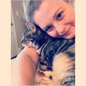 Meet your Posher, Cassandra